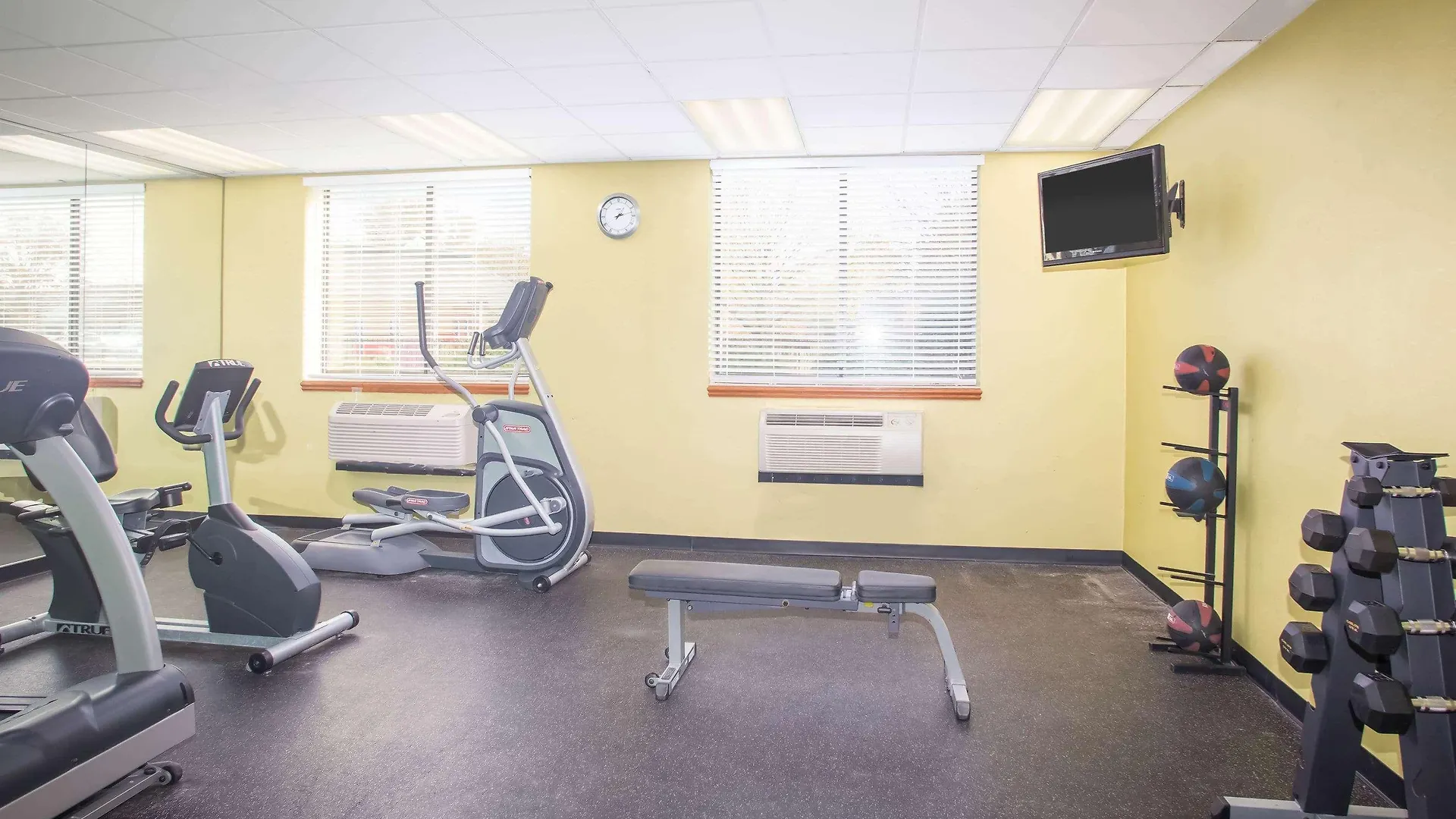 Holiday Inn Express St. Louis Arpt - Maryland Hgts, An Ihg Hotel Maryland Heights